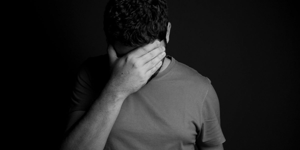 Individuals experiencing HPPD symptoms often feel confused and seek information online.
