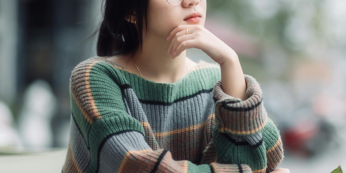 A person trying to concentrate but visibly distracted by internal thoughts, representing racing thoughts.