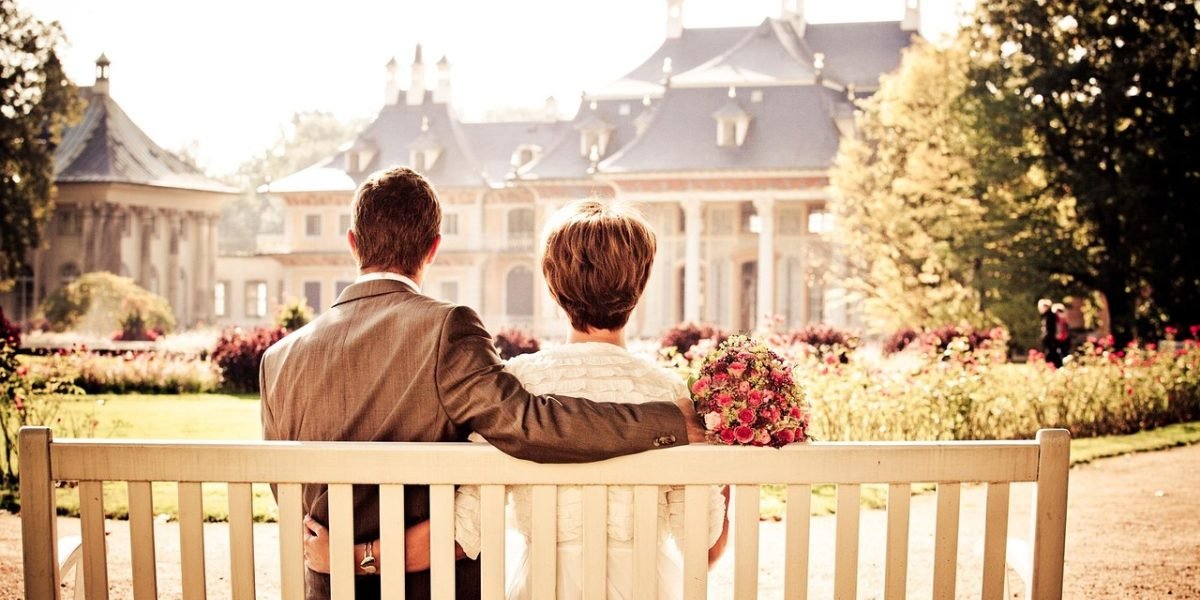 Evidence-based therapy approaches lead to clearer understanding and stronger connection for couples.