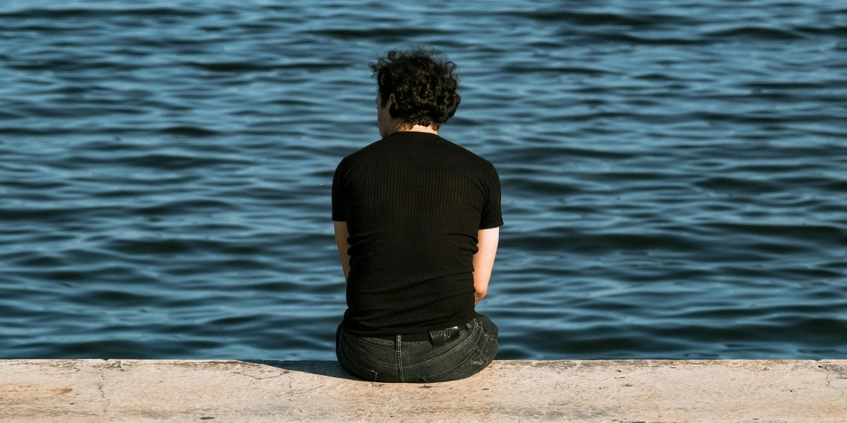 A person feeling isolated or perceived as different, reflecting the initial discomfort associated with SPD.